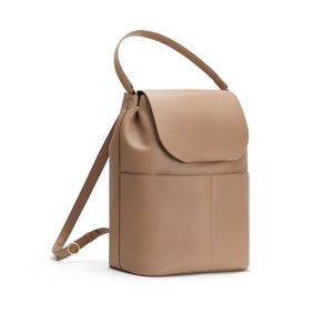 Cuyana Leather Backpack 13inch in Cappuccino — Pebbled Leather